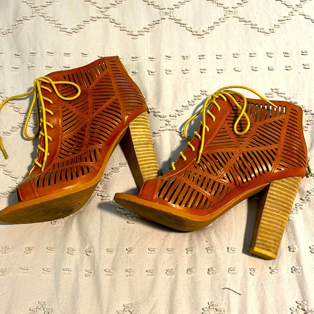Size 8 fall wedge peep toe